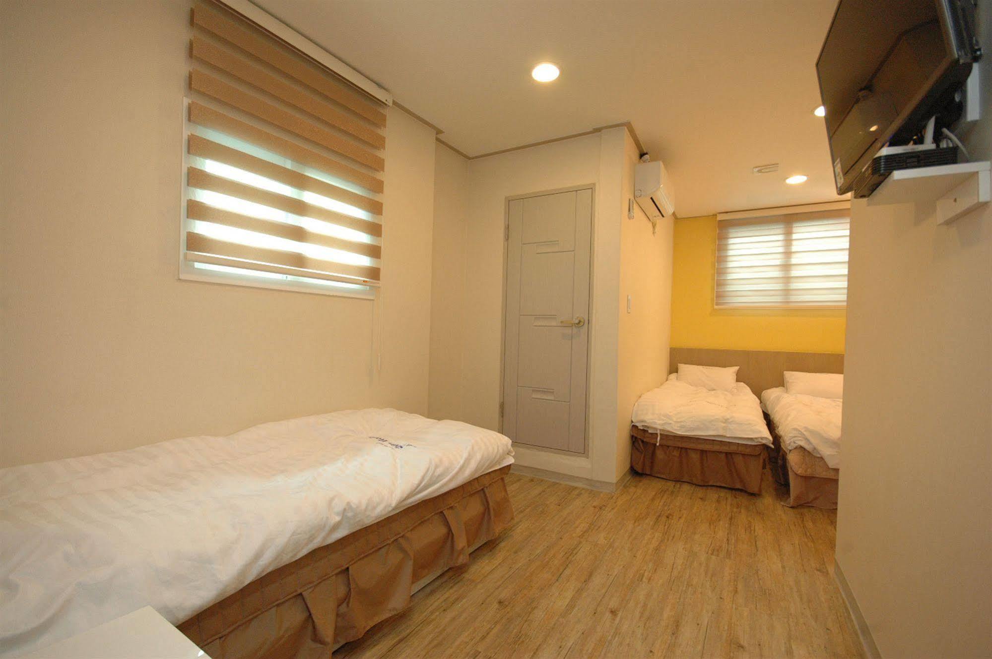Dongdaemun Hwashin Hostel Seúl Exterior foto